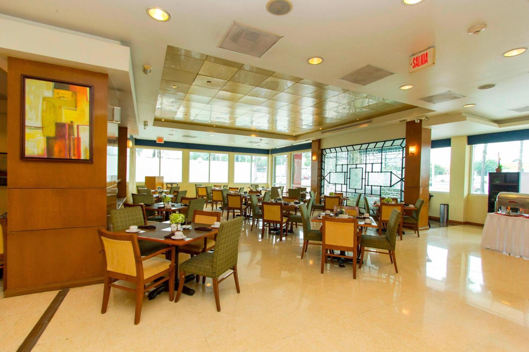 Отель Courtyard Monterrey San Jeronimo Экстерьер фото