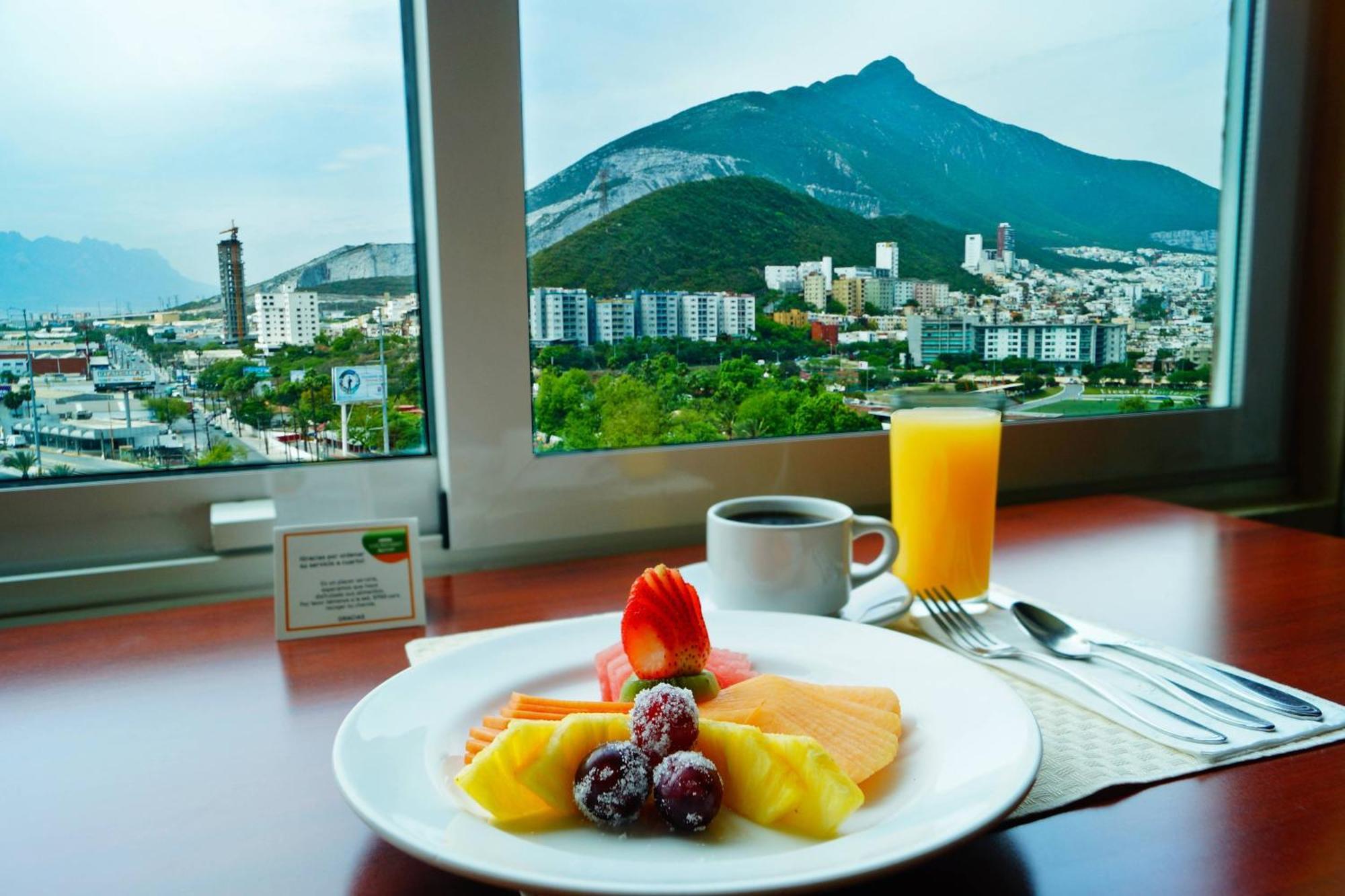 Отель Courtyard Monterrey San Jeronimo Экстерьер фото