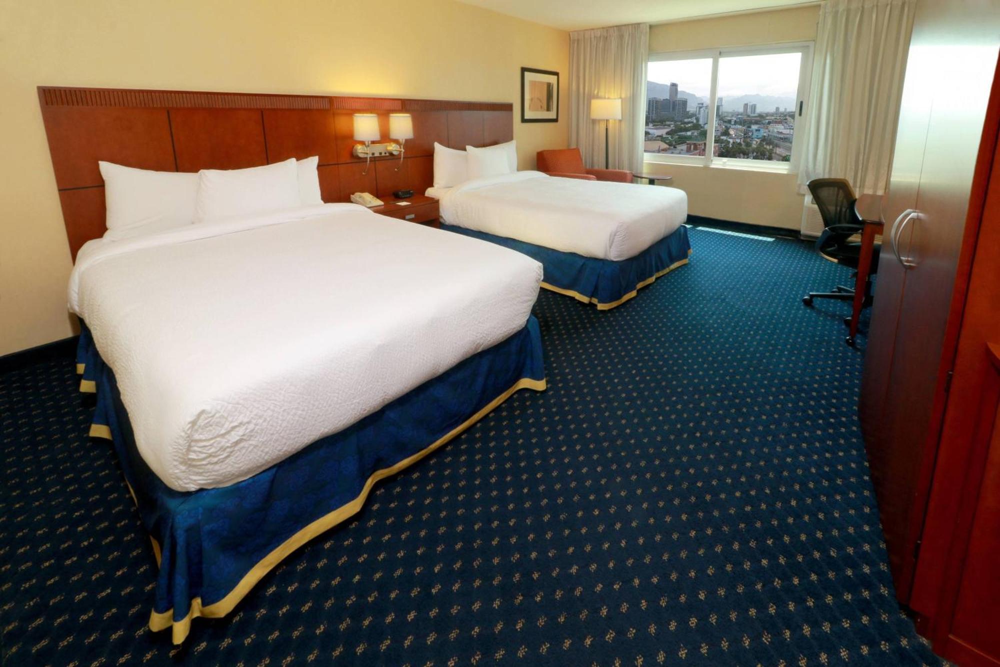 Отель Courtyard Monterrey San Jeronimo Экстерьер фото